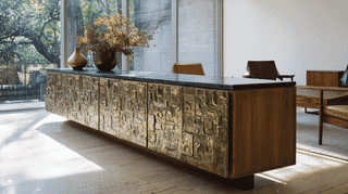 スカルプテッド・ブロンズ・フロント・キャビネット