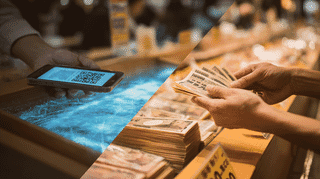 Going Against the Trend: Why Japanese Stores Are Returning to "Cash Only" Amid Rising Prices | The Hidden Cost of Cashless Payments